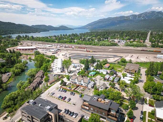 Situated in downtown Whitefish, the O`Brien building offers quick access to Whitefish Lake, Big Mountain & excellent restaurants and shops | Exterior
